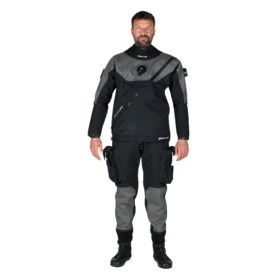 Muta stagna XR Plura di Mares realizzata in trilaminato nei colori nero e grigio. Vista frontale