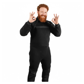 Sottomuta stagna Kango di Santi Diving Equipment, colore nero, indossato da modello. Vista frontale