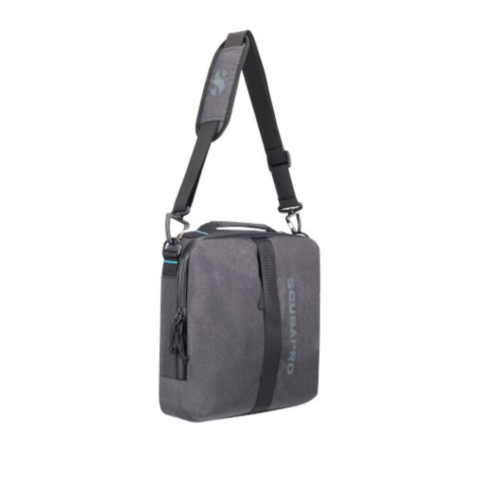 Borsa Definition Reg 10 di Scubapro progettata per il trasporto di strumenti subacquei. Vista frontale